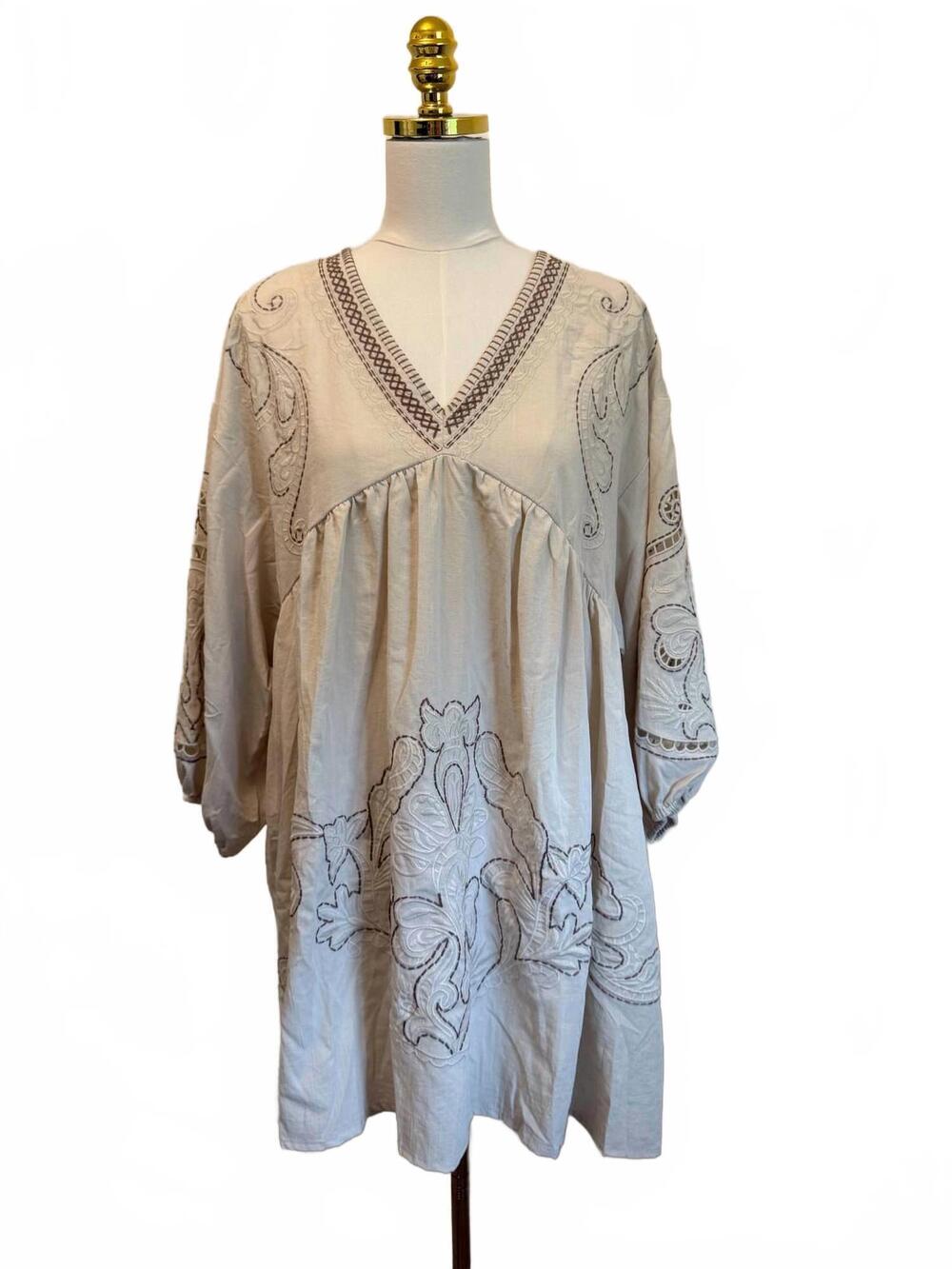NEW ENTRO women's embroidered dress in tan